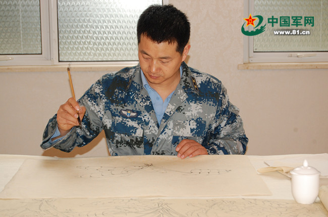 翰墨砺兵魂 空政文艺创作室书画家走进空降兵某师采风创作纪实