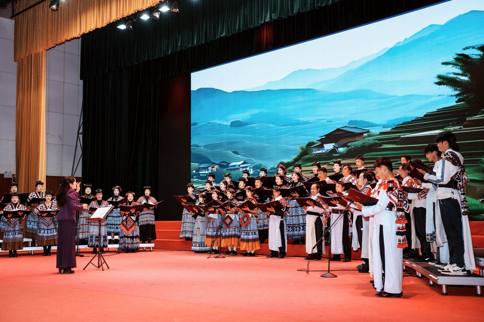 插甸镇 凝聚团结力量，共建美好家园的文艺创作实践